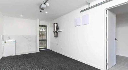 Modern Townhouse in Royal Oak for rent! - Photo 3