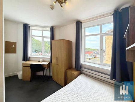 1 bedroom in a house share to rent - Photo 3