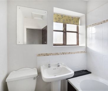 Well-presented 1 bedroom semi-detached property located in the popu... - Photo 6