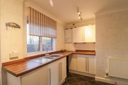 1 bedroom semi-detached bungalow to rent - Photo 4