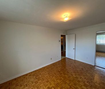4½ Apartment Available - A louer • For Rent - Photo 2