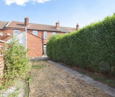 3 bedroom Mid Terraced House to let - Photo 6