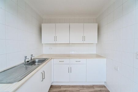 1 bedroom retirement property to rent - Photo 5