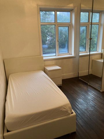 2 Bed Terraced House, Marne Avenue, N11 - Photo 4