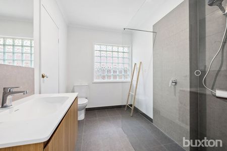 3 BEDROOM HOME IN EXCELLENT LOCATION - Photo 5