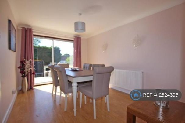 4 bedroom detached house to rent - Photo 1