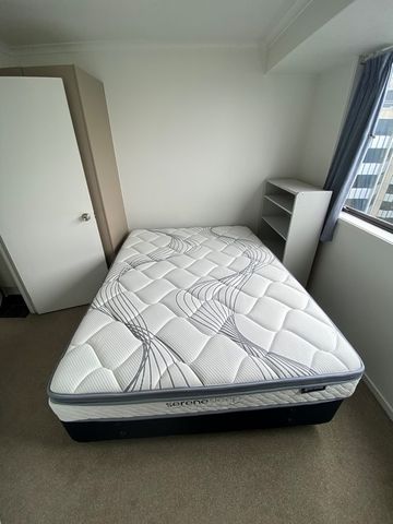 City Centre - 3 Bedrooms Secure Building! Water Included! - Photo 4