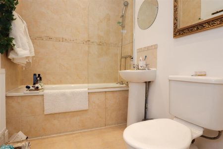 1 St. Andrews Square Hastings, East Sussex TN34 1SN - Photo 4