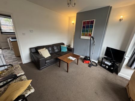 Fourth Avenue, Tang Hall - P1887 - Photo 3