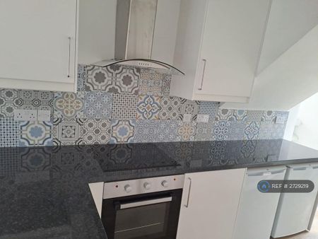 Studio to rent - Photo 5