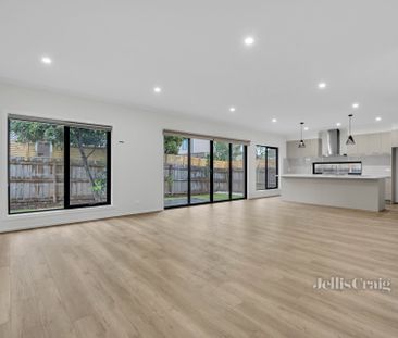 2/18 Albert Street, Mount Waverley - Photo 3