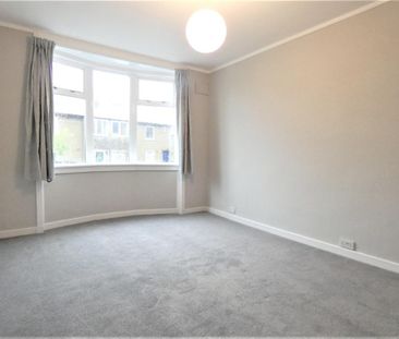3 bedroom flat to rent - Photo 2
