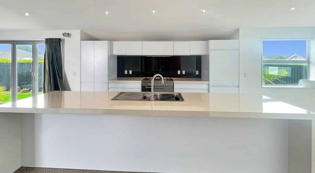 KAIAPOI - FOUR BEDROOM, TWO LIVING, TWO BATHROOM ARCHITECTURAL HOME, PET NEGOTIABLE - Photo 1