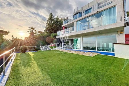 Casa en alquiler con vistas al mar y piscina en Mas Ram, Badalona - Photo 5