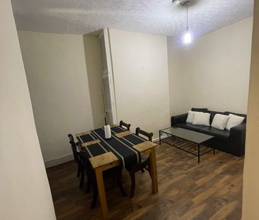 3 Bed Terraced House, Kensington Street, M14 - Photo 2