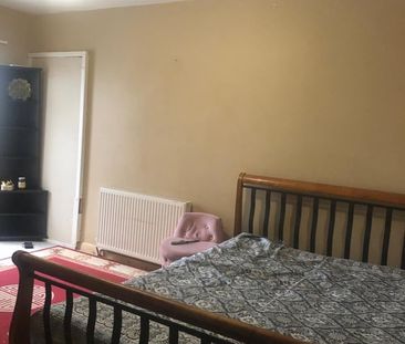 Room in a Shared House, Upney Lane, IG11 - Photo 2