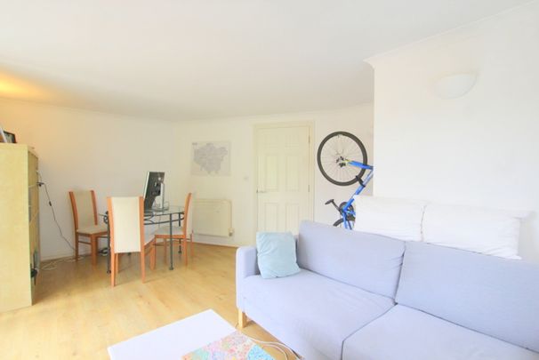2 Bedroom Apartment, North Road, Wimbledon - Photo 1