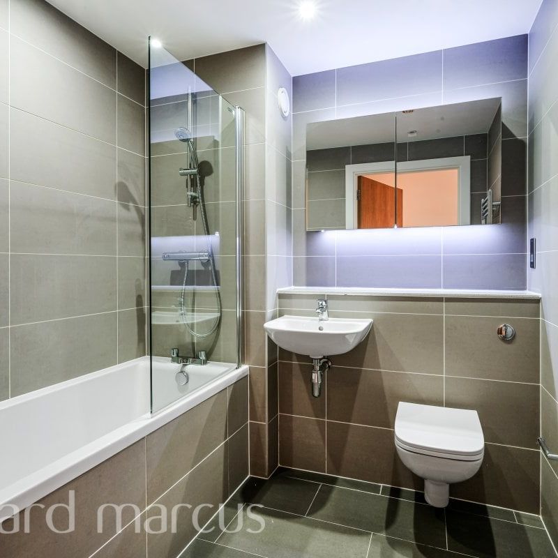 Sutton Court Road, SUTTON - Photo 1