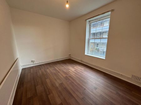 3 bedroom flat to rent - Photo 3