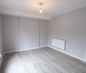 3 bedroom end of terrace house to rent - Photo 4