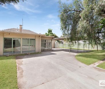 Character and charm in a convenient setting - Photo 5