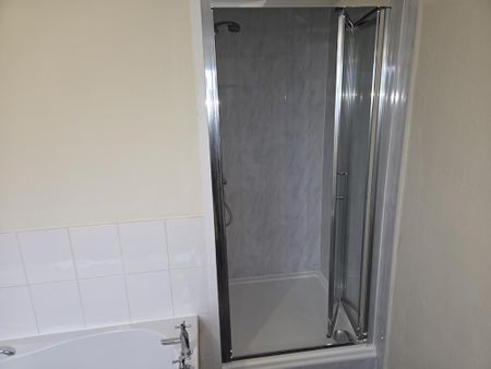 3 bedroom terraced house to rent - Photo 2