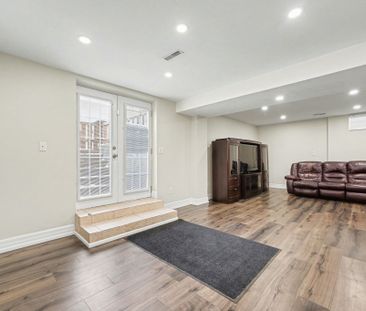 For Lease - 286 Royalpark Way, Vaughan, Ontario - Photo 4