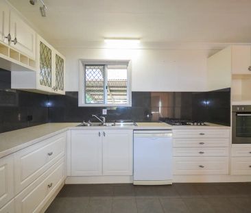 “Charming 3-Bed Family Cottage in the Heart of Goodna” - Photo 4