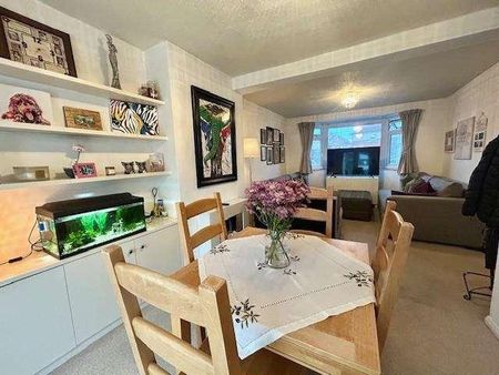 Ashford, Elgin Avenue, TW15 - Photo 5