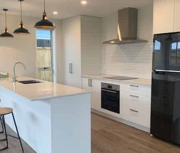 Modern Comfort Meets Coastal Lifestyle in Papamoa - Photo 2