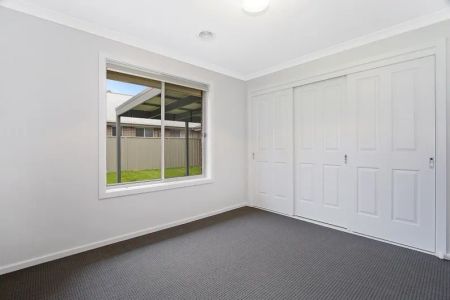 Modern Family Home in a Sought-After Thurgoona Location - Photo 3