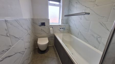 New Road, Wakefield, Middlestown - Photo 2