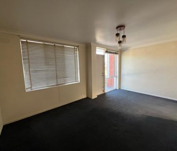 QUIET FIRST FLOOR ONE BEDROOM - Photo 3