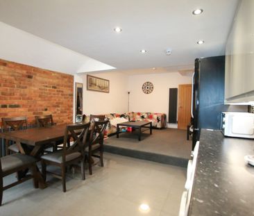 6 Bed Terraced House, Blenheim Road, RG1 - Photo 2