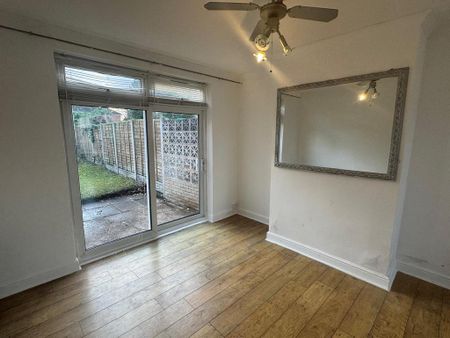 3 bedroom semi-detached house to rent - Photo 5