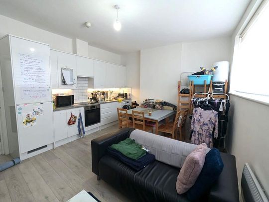 3 bedroom flat to rent - Photo 1