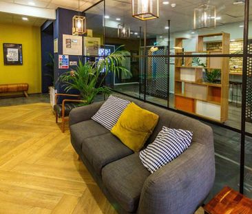 1 bedroom in a flat share to rent - Photo 1