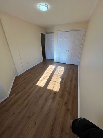 For Lease - 27 Frost King Lane, Toronto, Ontario - Photo 2