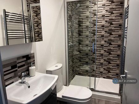 1 bedroom in a house share to rent - Photo 5