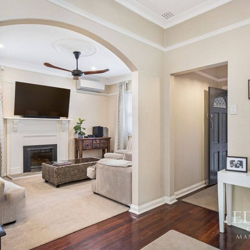 Hidden Paradise - Elegant Family Home! - Photo 1