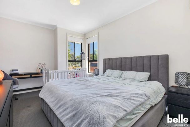 Modern 3-Bedroom Home with Double Garage in Elizabeth Downs - Photo 1