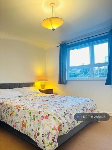 1 bedroom in a flat share to rent - Photo 4