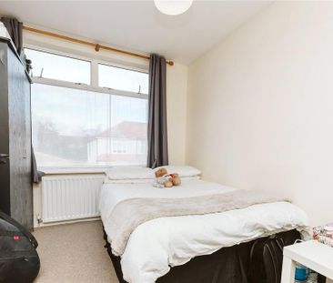 3 bedroom end of terrace house to rent - Photo 4