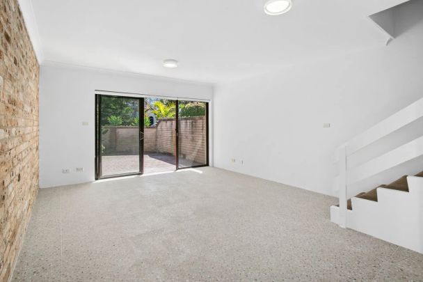 Stunning Large Two-bedroom Townhouse - Photo 1