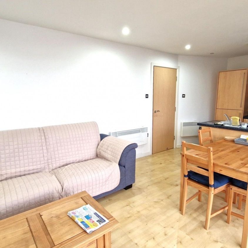 2 bedroom House To Let Total Size: 679 SQ FT - Photo 1