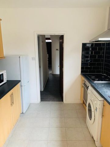 4 bedroom terraced house to rent - Photo 2