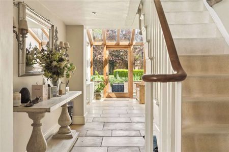 An exquisite six bedroom family house, recently re-thatched, surrounded by beautiful gardens. - Photo 3