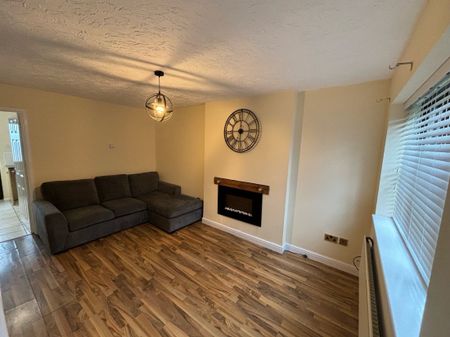 Clos Eileen Chilcott, Llansamlet, SWANSEA - Photo 3