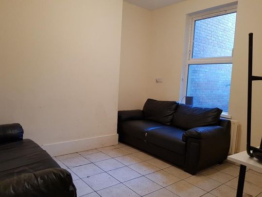 ( Available September 2026 ), 18 Rugby Avenue, Holylands, Belfast, BT7 1RG - Photo 1