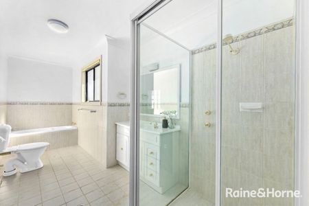 GREAT LOCATION - LOW MAINTENANCE TOWNHOUSE - Photo 3